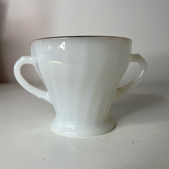 SOLD - Antique Vintage Fire King Creamer and Sugar set - Picture 9 of 14